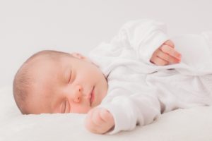 眠る赤ちゃん